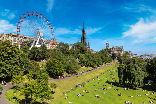Green and lush Edinburgh city centre visited using car hire from easyCar