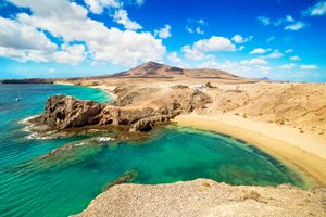 Explore Charco de Los Clicos with car hire from easyCar