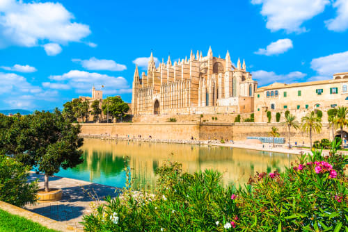 View of historic Palma de Mallorca, car hire by easyCar