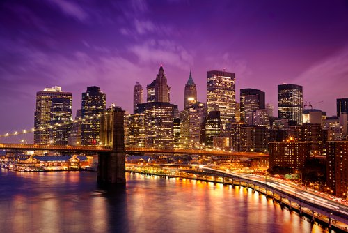 Brooklyn Bridge in New York explored using car hire from easyCar